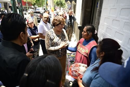 Escucha Gobernadora Delfina Gómez a mexiquenses en calles de Toluca
